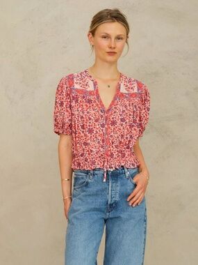 MABE:DELLA SHORT SLEEVE TOP - RED/NAVY Floral Blockprint Cotton Short Sleeve Top